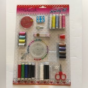 Deluxe sewing kit/brand new